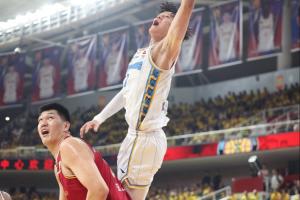 在线下注-直播吧：刘传兴赛后第一时间给曾凡博发去了道歉及关心伤情的信息