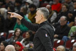 公牛上一场绝杀湖人&amp;今日憾负独行侠 多诺万：应对情绪也是种成长