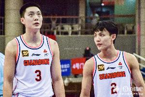 百家乐官网-新后场双枪！徐杰&amp;胡明轩半场各扔进4记三分 各砍下16分！