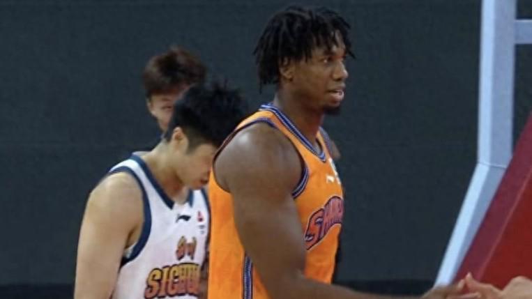 在线下注-洛夫顿31分上海战胜广东闯进杯赛四强，赛季三杀打服广东